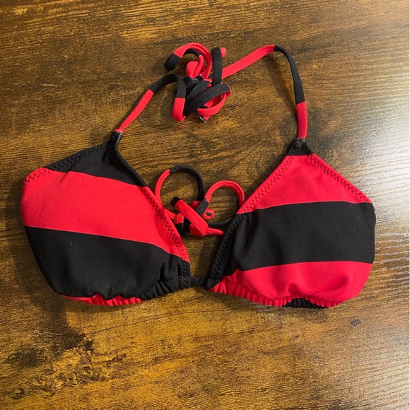 Point conception bikini black & raspberry
Top used once new bottoms never used - Picture 7 of 11